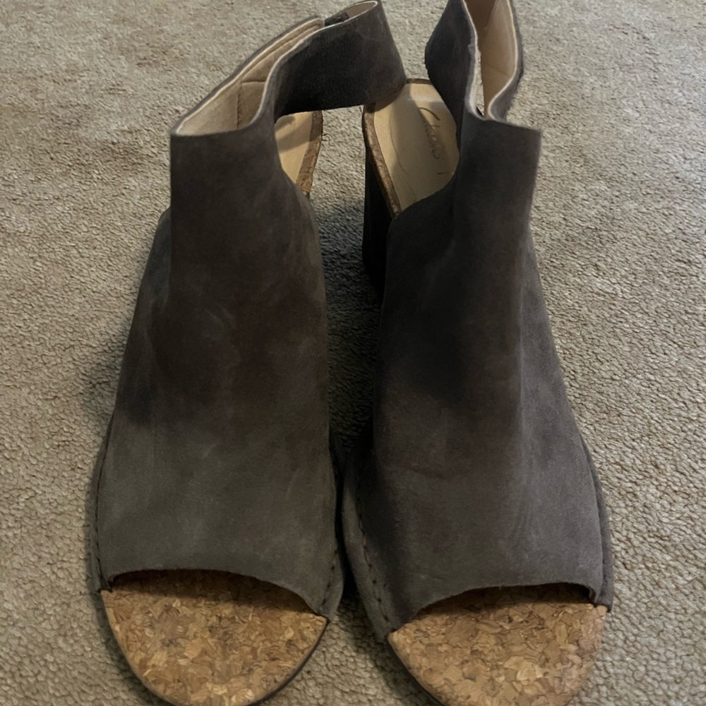 Clarks cushion size 10 brown suede shoes